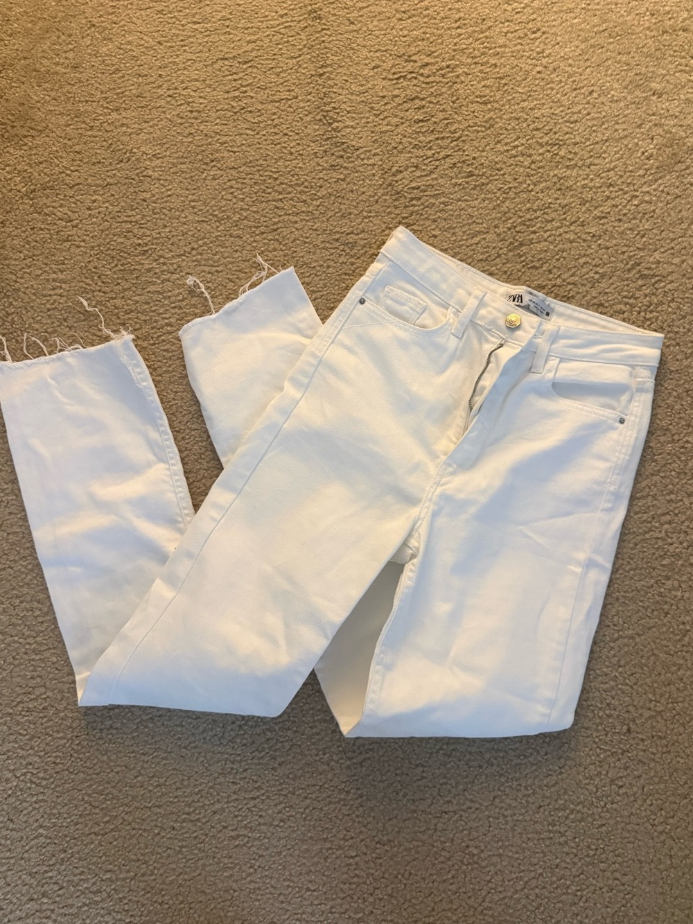 Zara White High-Rise Jeans with Raw Hem
